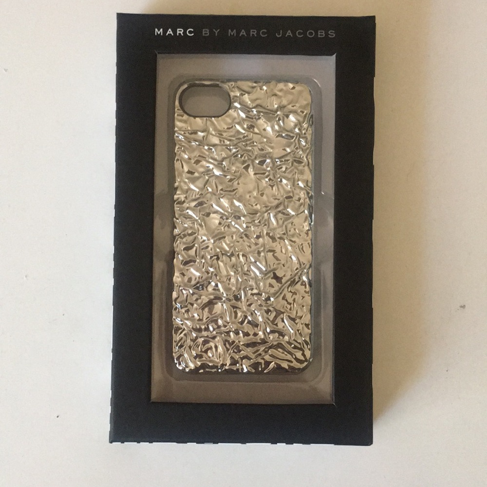 Marc by Marc Jacobs iPhone case in silver 📱